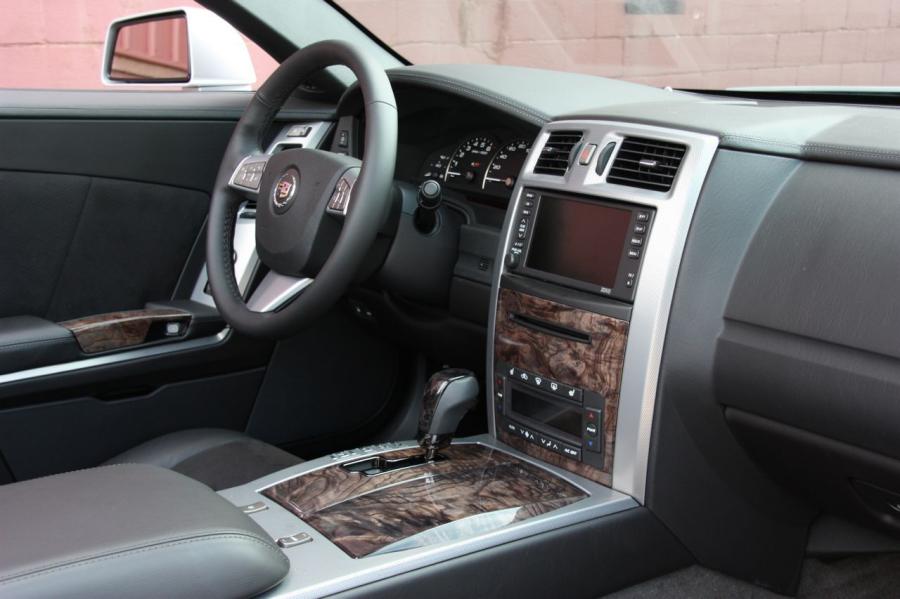  Cadillac XLR-V 2009 года  (фото 23 из 55)
